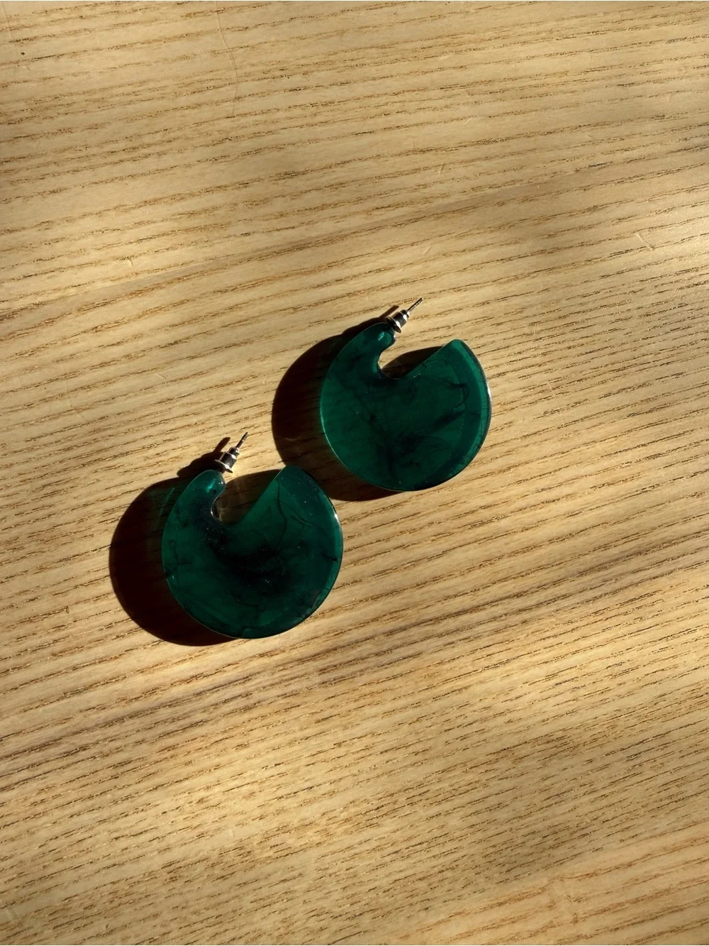 Free People Emerald Swirl Resin Hoop Earrings